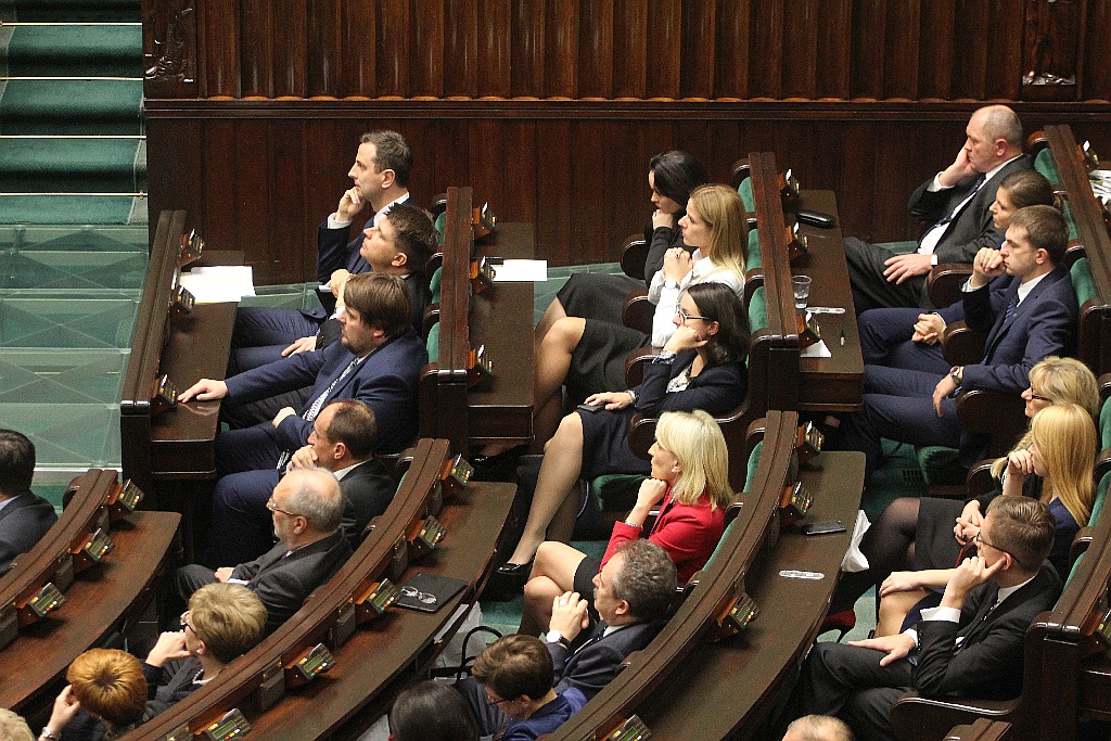 Posłowie ślubowali w Sejmie. Byliśmy przy Wiejskiej