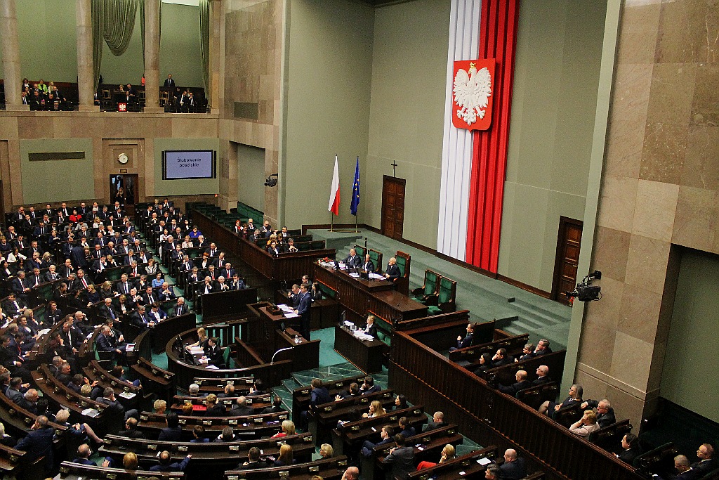 Posłowie ślubowali w Sejmie. Byliśmy przy Wiejskiej