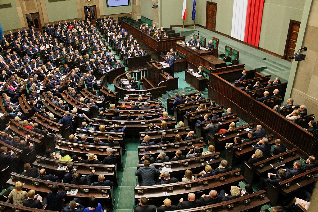 Posłowie ślubowali w Sejmie. Byliśmy przy Wiejskiej