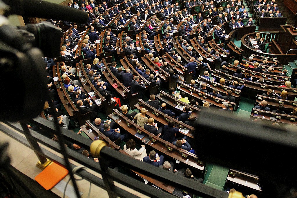 Posłowie ślubowali w Sejmie. Byliśmy przy Wiejskiej