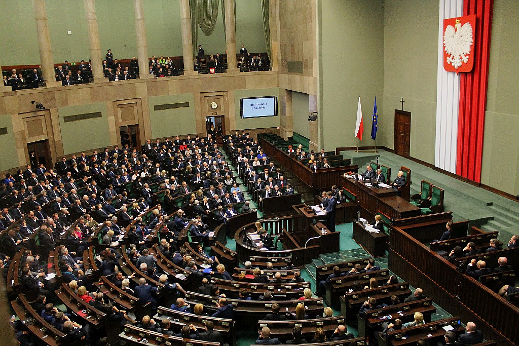 Posłowie ślubowali w Sejmie. Byliśmy przy Wiejskiej