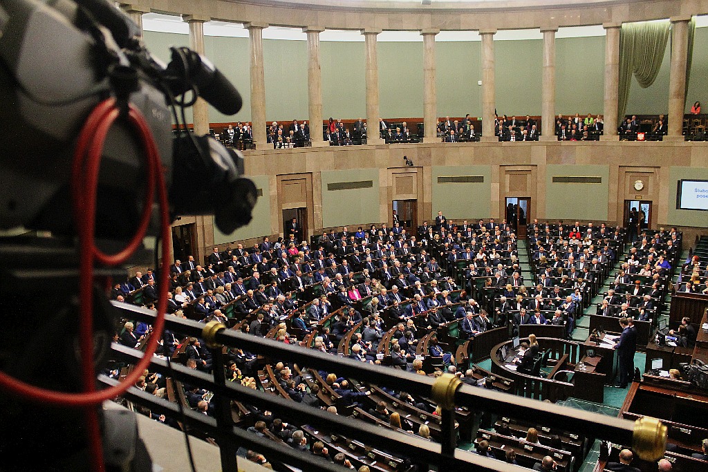 Posłowie ślubowali w Sejmie. Byliśmy przy Wiejskiej