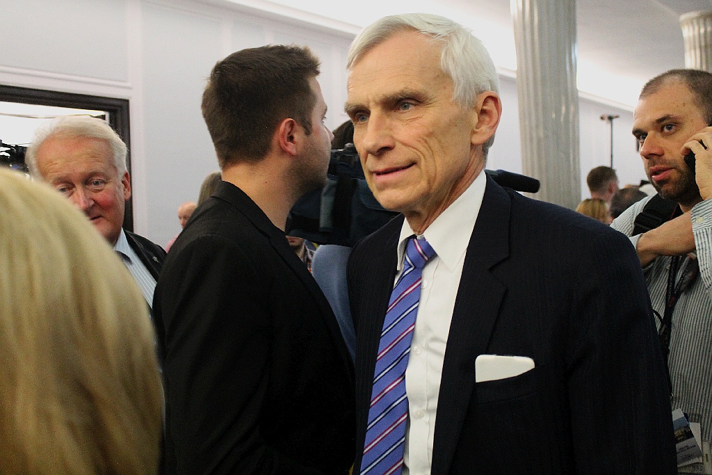 Posłowie ślubowali w Sejmie. Byliśmy przy Wiejskiej