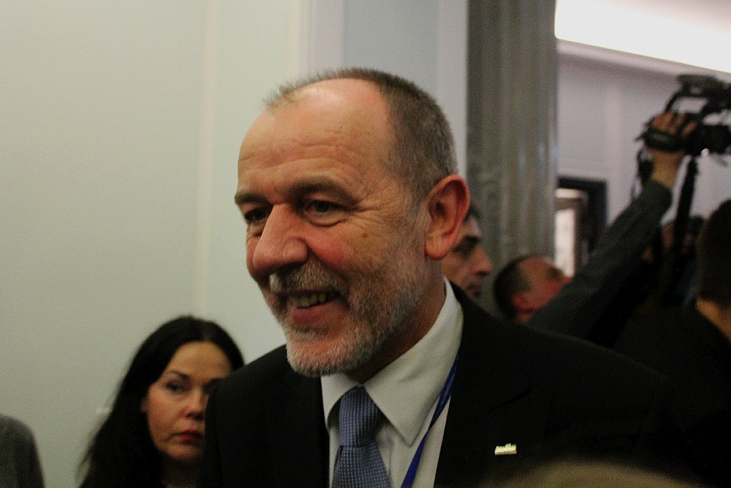 Posłowie ślubowali w Sejmie. Byliśmy przy Wiejskiej