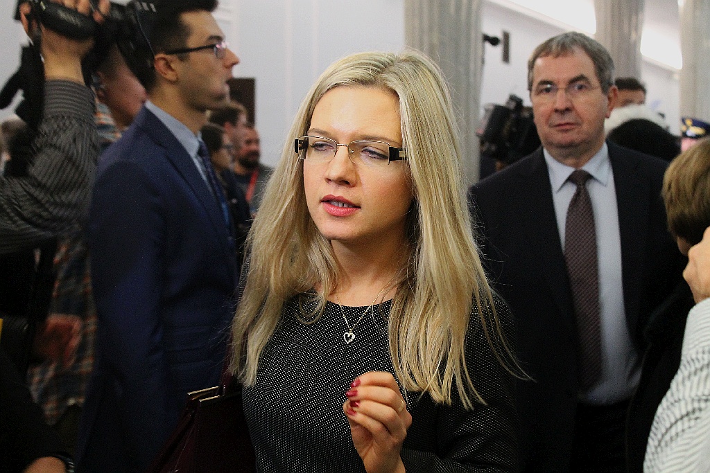 Posłowie ślubowali w Sejmie. Byliśmy przy Wiejskiej