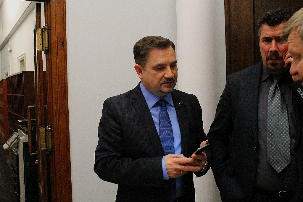 Posłowie ślubowali w Sejmie. Byliśmy przy Wiejskiej