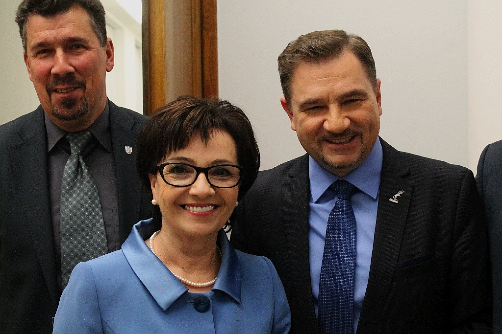 Posłowie ślubowali w Sejmie. Byliśmy przy Wiejskiej