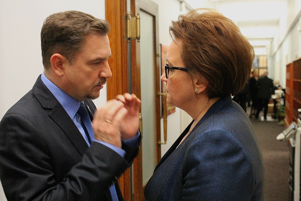 Posłowie ślubowali w Sejmie. Byliśmy przy Wiejskiej