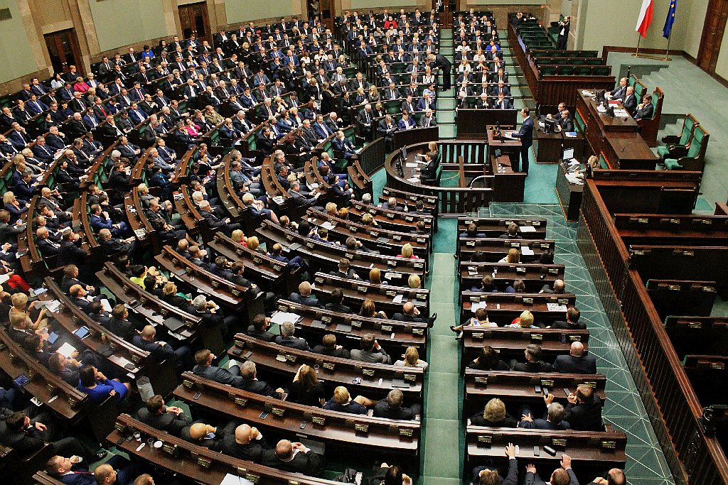 Posłowie ślubowali w Sejmie. Byliśmy przy Wiejskiej