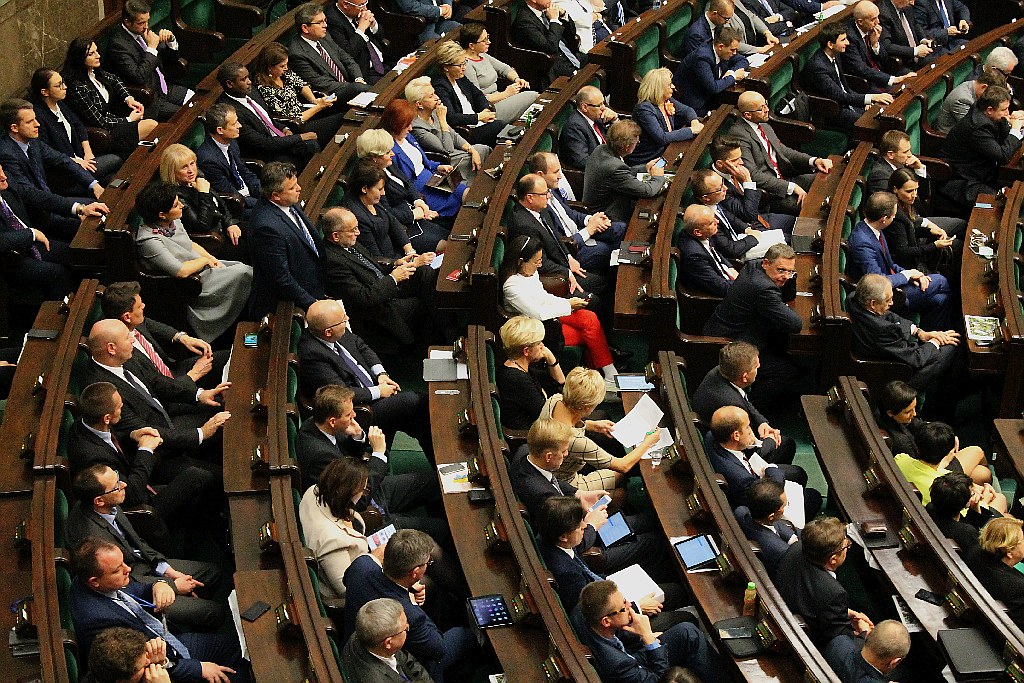 Posłowie ślubowali w Sejmie. Byliśmy przy Wiejskiej