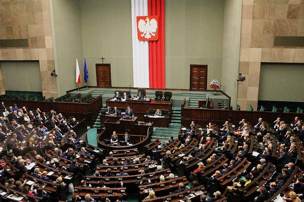 Posłowie ślubowali w Sejmie. Byliśmy przy Wiejskiej