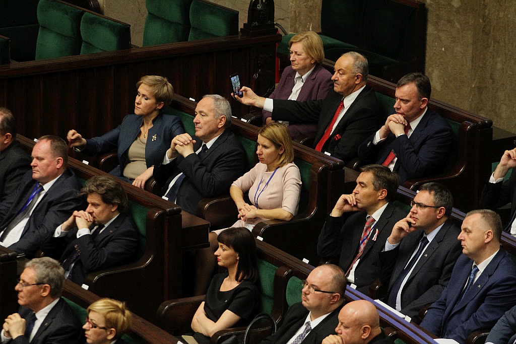 Posłowie ślubowali w Sejmie. Byliśmy przy Wiejskiej