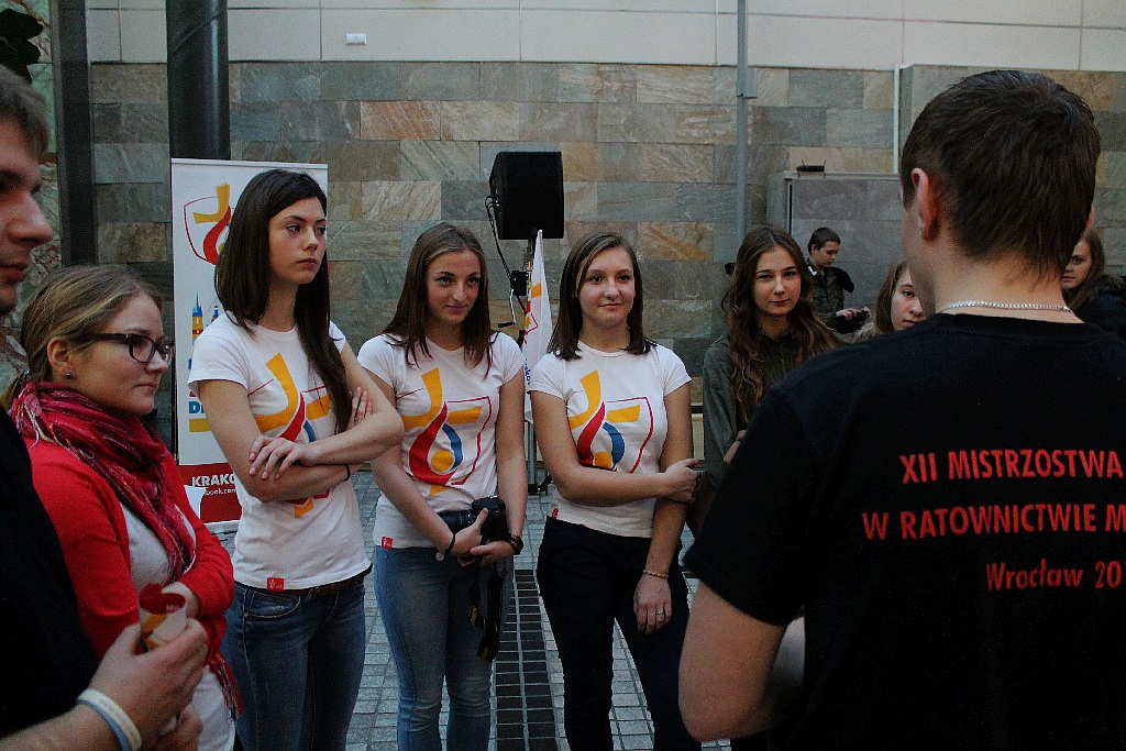 Uczestnicy Światowych Dni Młodzieży uczą się ratować ludzi
