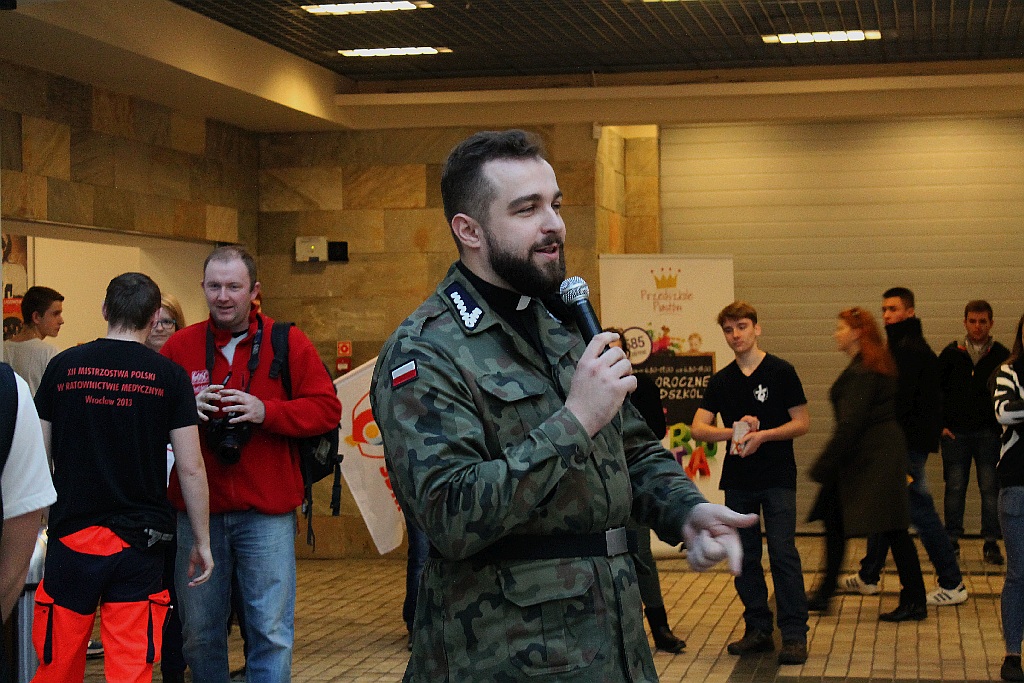 Uczestnicy Światowych Dni Młodzieży uczą się ratować ludzi
