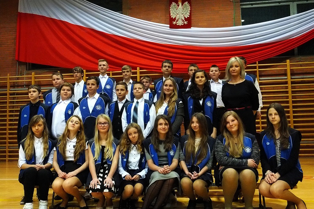 Złożyli ślubowanie i pierwszy raz założyli gimnazjalne kamizelki