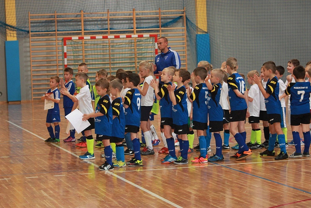 Żacy i Orliki kopali piłkę dla Karoliny Ceglarskiej