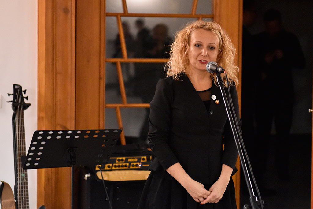 Krakowscy muzycy zaśpiewali na legnickim dworcu kolejowym