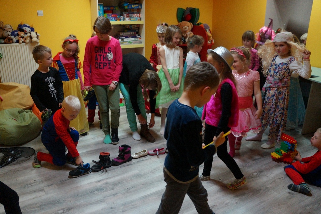 Dzieci z gminy Kunice bawiły się na zabawie andrzejkowej