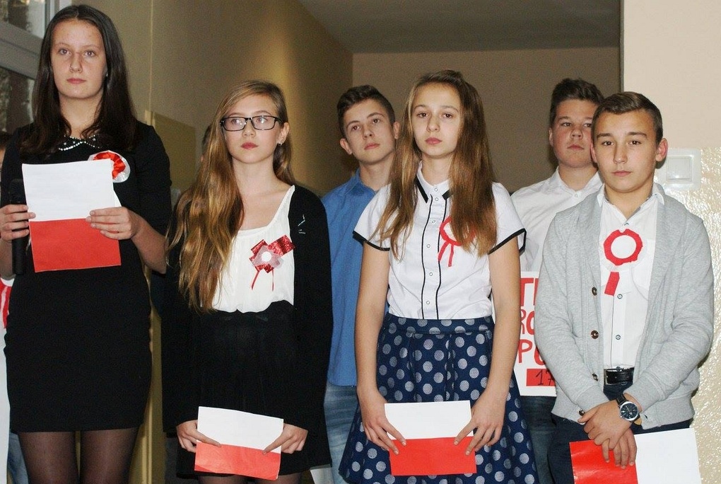 Szkoły w Gminie Ruja uroczyście uczciły święto niepodległości