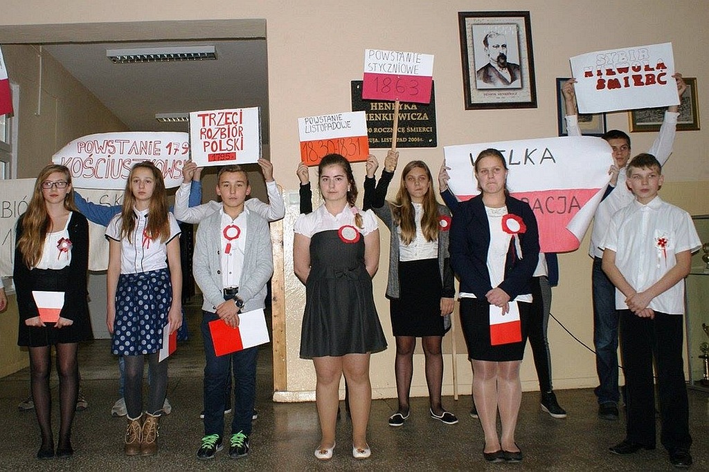 Szkoły w Gminie Ruja uroczyście uczciły święto niepodległości
