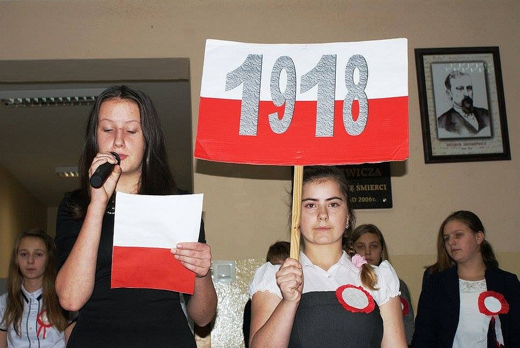 Szkoły w Gminie Ruja uroczyście uczciły święto niepodległości