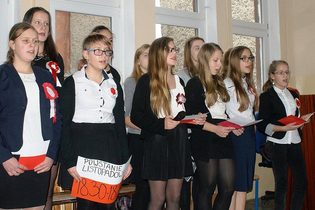 Szkoły w Gminie Ruja uroczyście uczciły święto niepodległości