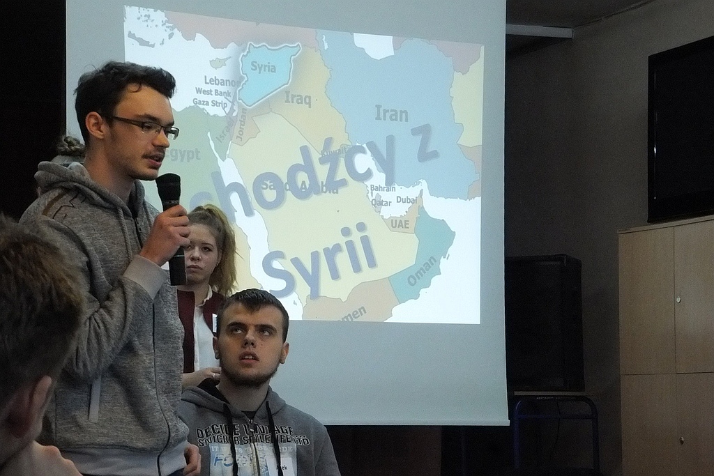 W VI Liceum Ogólnokształcącym odbyła się debata o uchodźcach