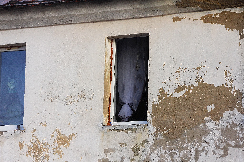 Pożar domu w  Dzierżkowicach.  10 rodzin ewakuowano