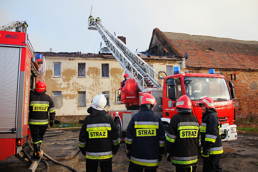 Pożar domu w  Dzierżkowicach.  10 rodzin ewakuowano