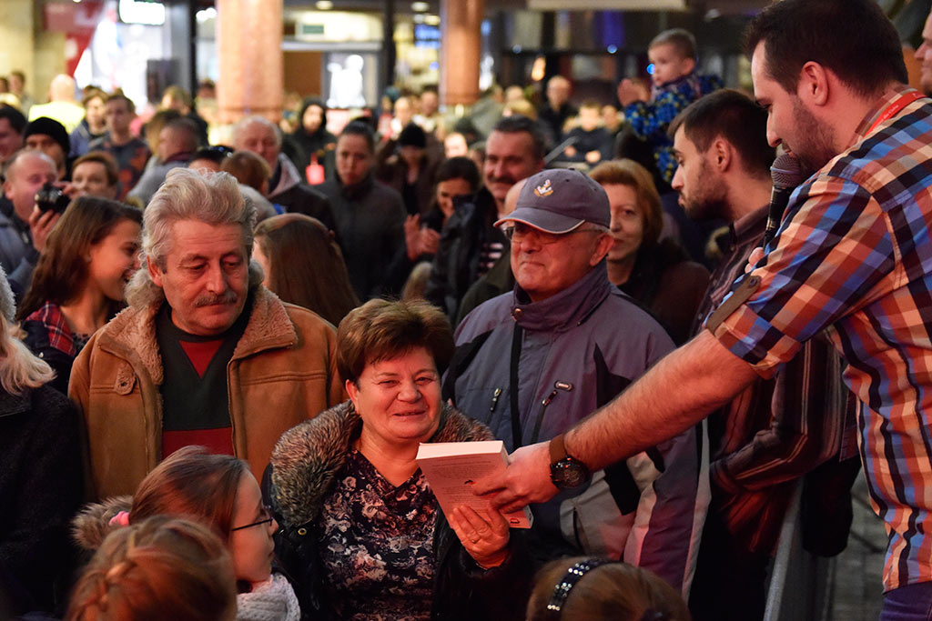 Tłumy szalały na koncercie Eweliny Lisowskiej w Galerii Piastów