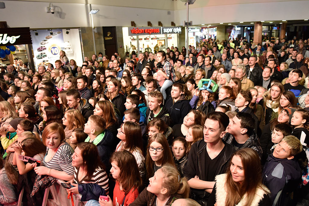 Tłumy szalały na koncercie Eweliny Lisowskiej w Galerii Piastów