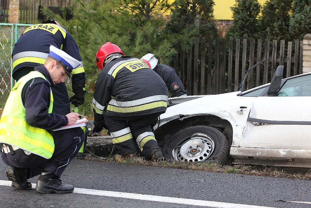 Jedna osoba ranna w zderzeniu dwóch aut w Kochlicach