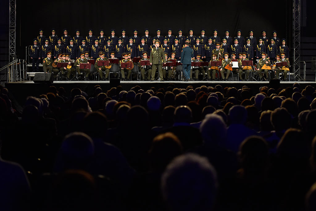 Porywający występ artystów Chóru Alexandrowa. Owacje na stojąco
