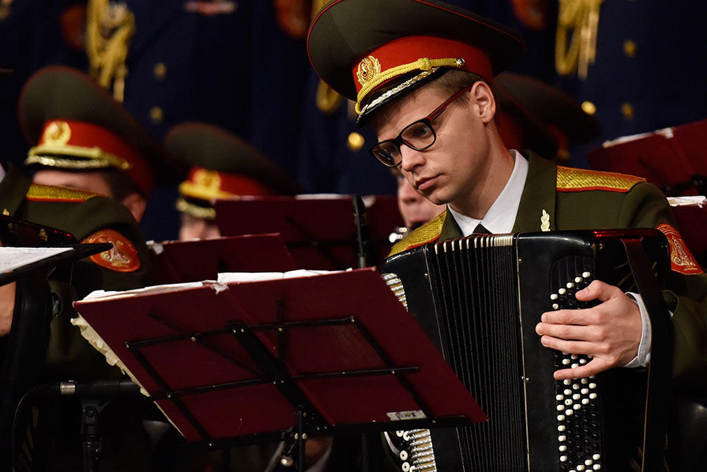 Porywający występ artystów Chóru Alexandrowa. Owacje na stojąco