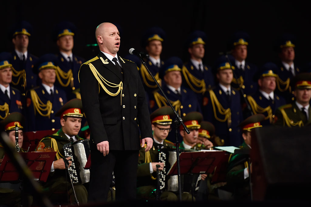Porywający występ artystów Chóru Alexandrowa. Owacje na stojąco