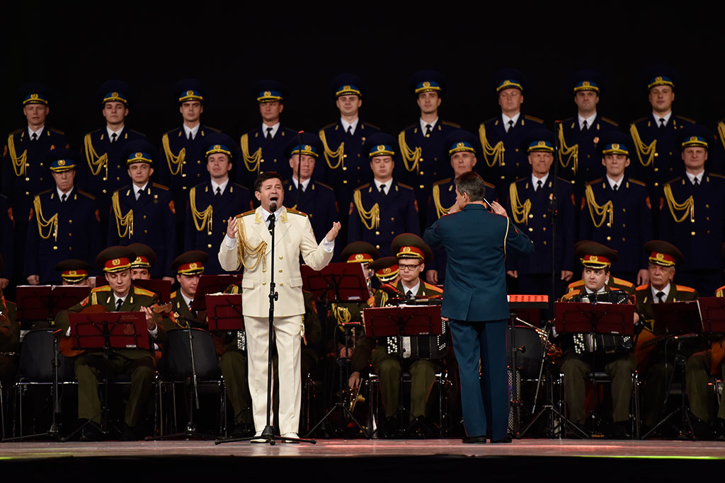 Porywający występ artystów Chóru Alexandrowa. Owacje na stojąco