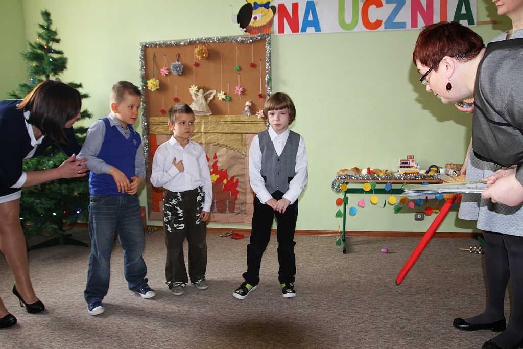 Mikołajki i pasowanie na uczniów w szkole „Dar Losu”