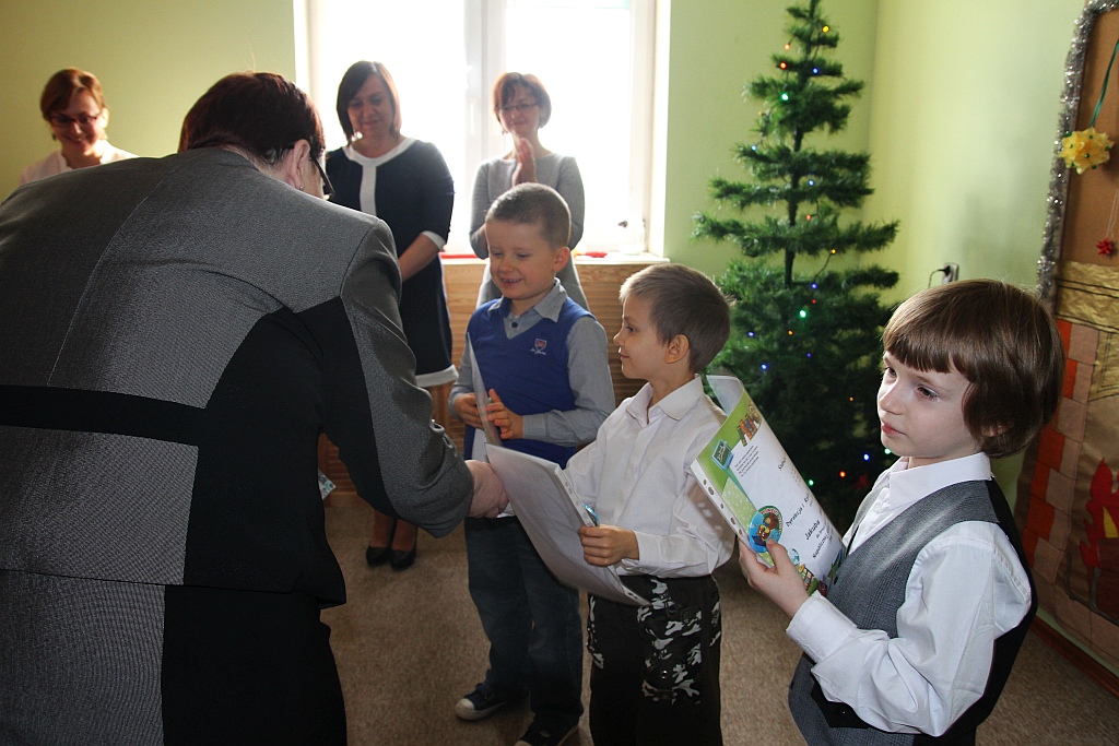 Mikołajki i pasowanie na uczniów w szkole „Dar Losu”