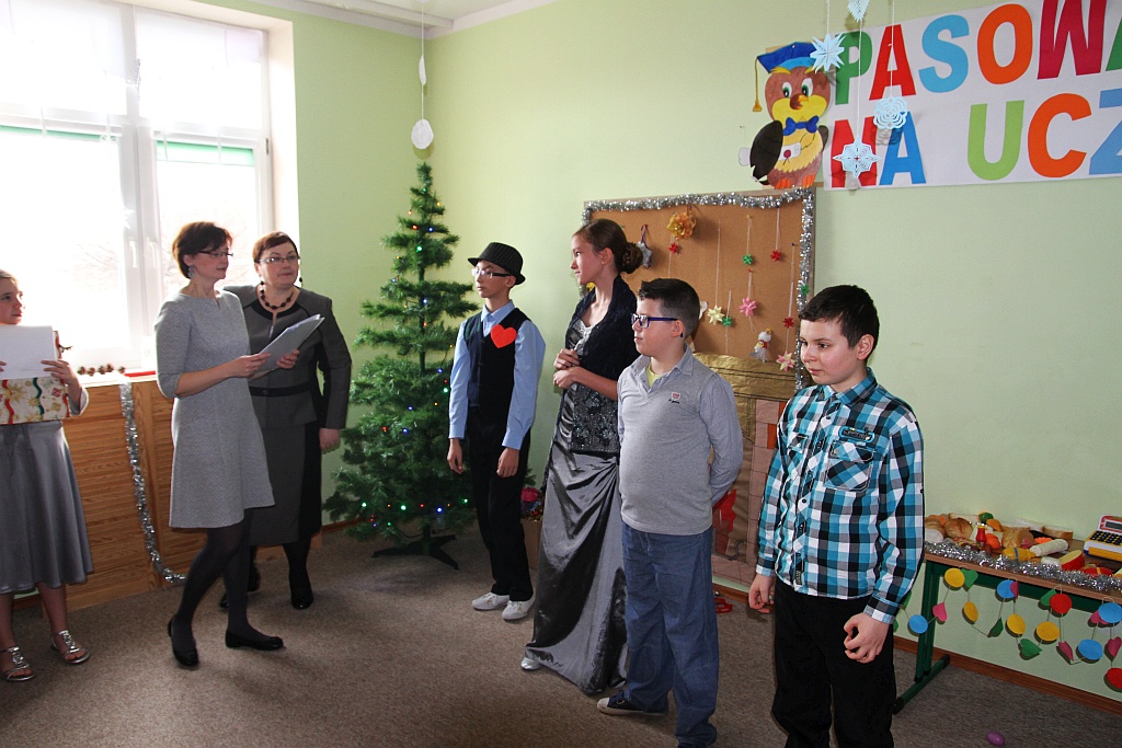 Mikołajki i pasowanie na uczniów w szkole „Dar Losu”