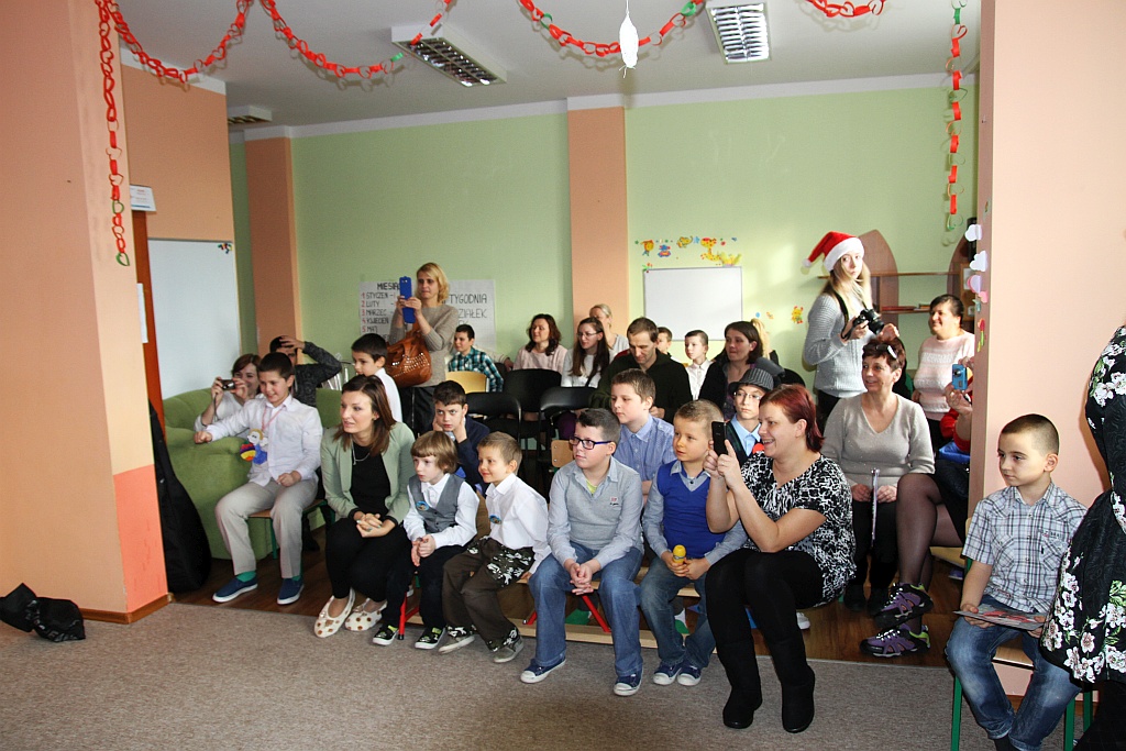 Mikołajki i pasowanie na uczniów w szkole „Dar Losu”