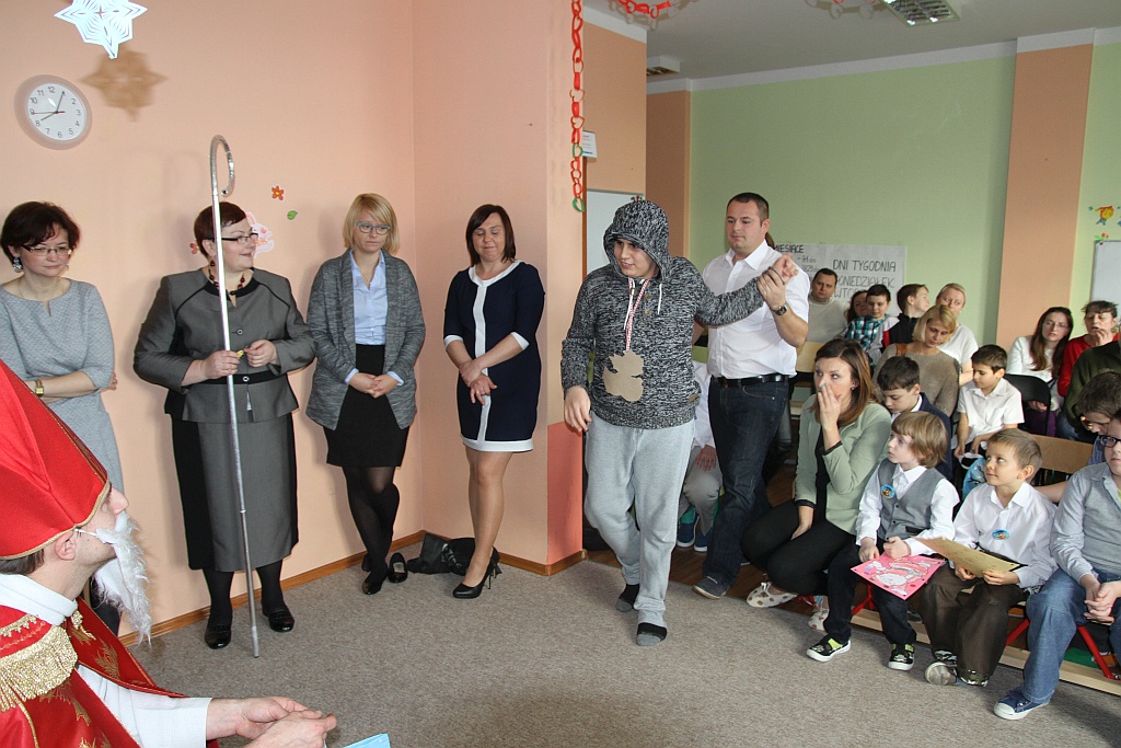 Mikołajki i pasowanie na uczniów w szkole „Dar Losu”