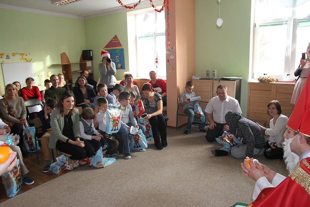Mikołajki i pasowanie na uczniów w szkole „Dar Losu”