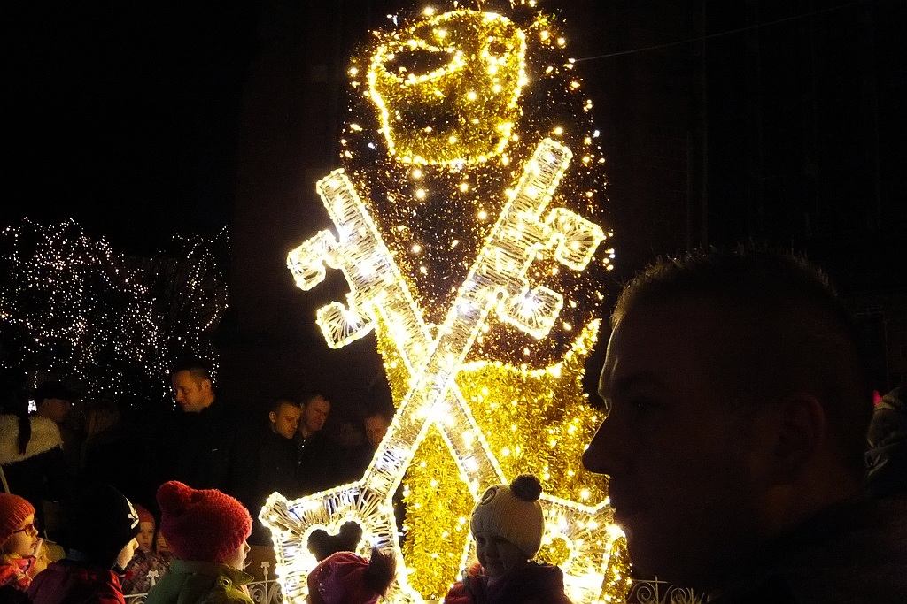 Tłumy legniczan na inauguracji świątecznego oświetlenia