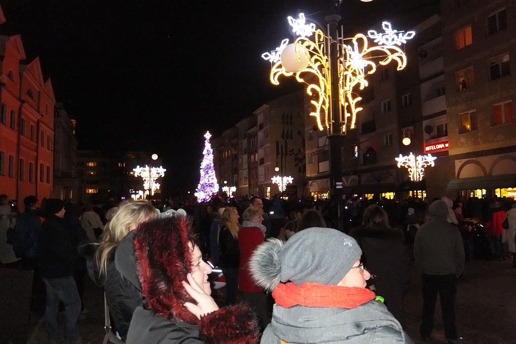 Tłumy legniczan na inauguracji świątecznego oświetlenia