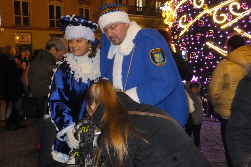 Tłumy legniczan na inauguracji świątecznego oświetlenia