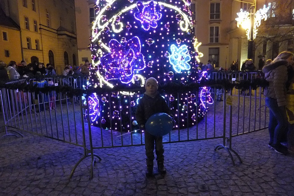 Tłumy legniczan na inauguracji świątecznego oświetlenia