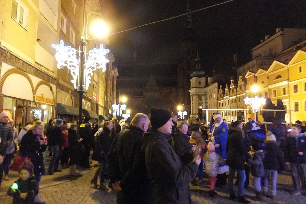 Tłumy legniczan na inauguracji świątecznego oświetlenia