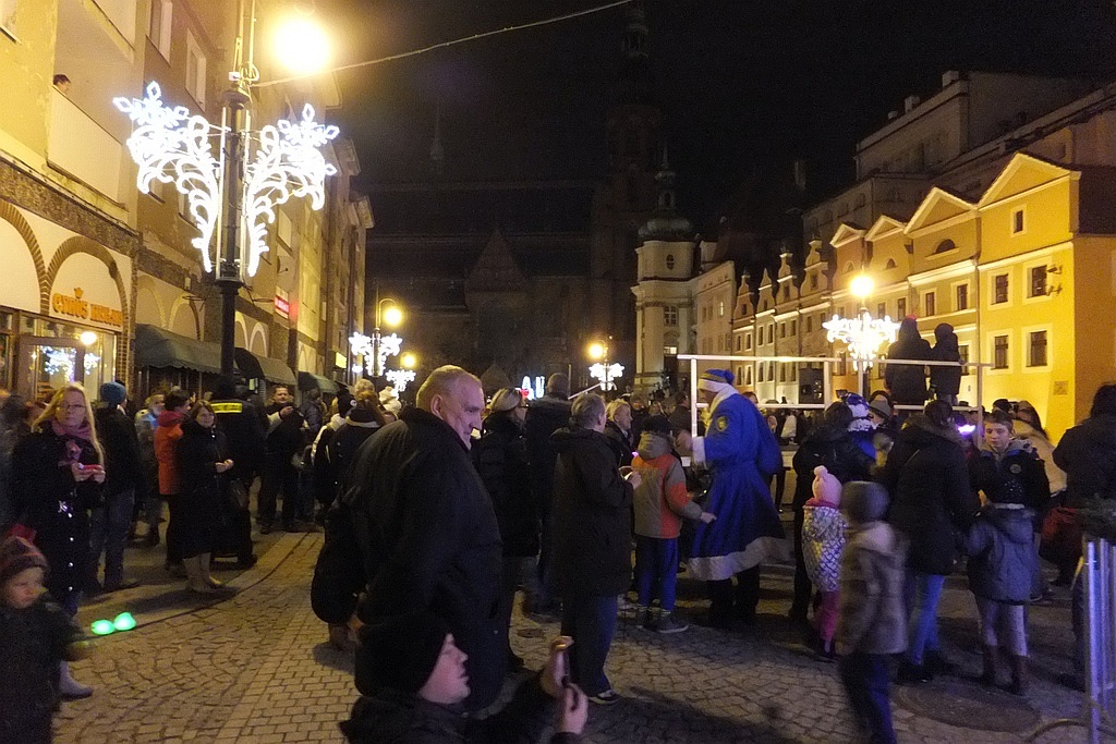 Tłumy legniczan na inauguracji świątecznego oświetlenia