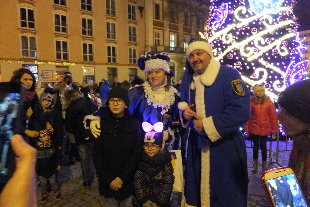 Tłumy legniczan na inauguracji świątecznego oświetlenia