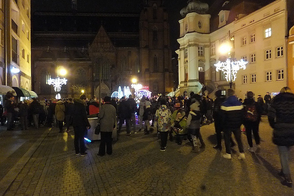 Tłumy legniczan na inauguracji świątecznego oświetlenia